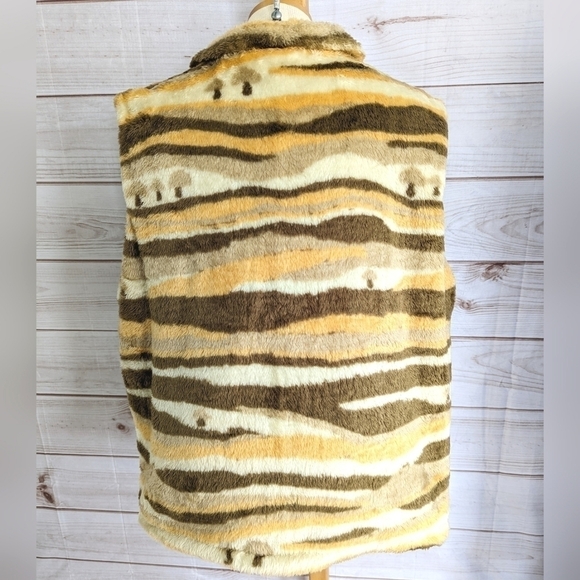 Urban Outfitters Without Walls Cozy Fleece Mushroom Vest Size XL NWT - Picture 12 of 16